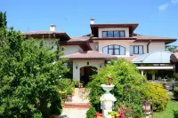 Villa Dallas Residence