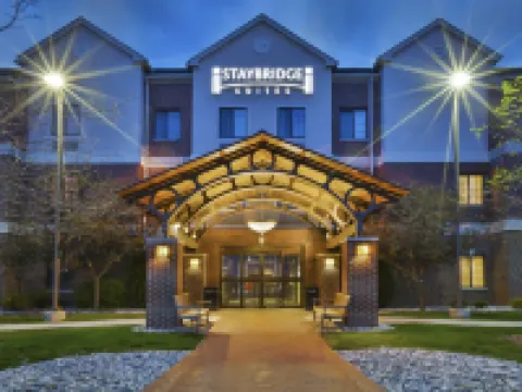 Staybridge Suites 蘭辛，奧克莫斯by IHG 奧克莫斯酒店