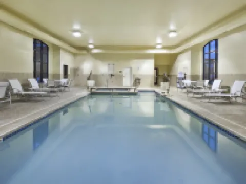 Staybridge Suites 蘭辛，奧克莫斯by IHG 奧克莫斯酒店