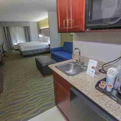 Holiday Inn Express & Suites Mcdonough Rooms