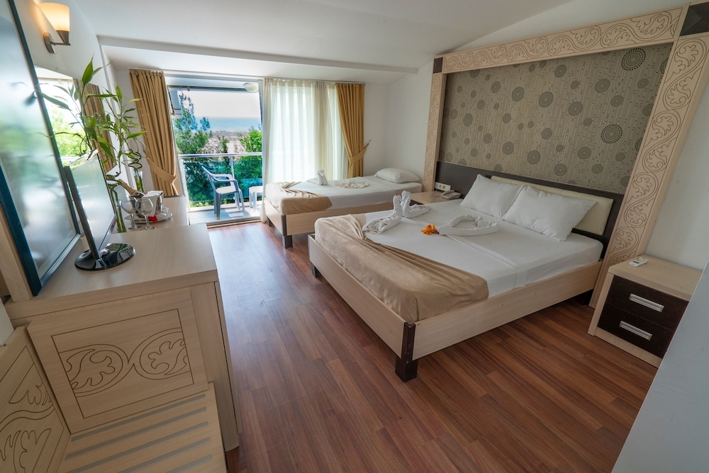 Aperion Beach Hotel