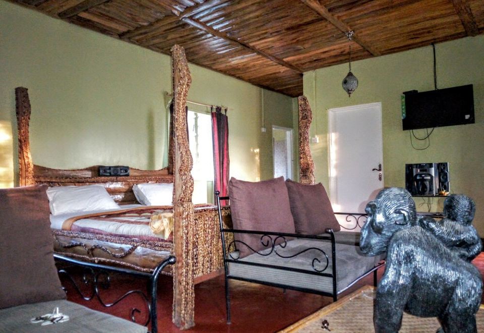 Voyager Equator Lodge - Housity
