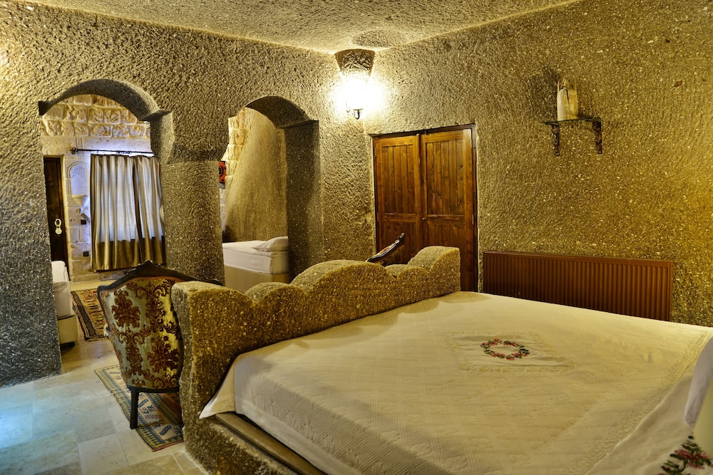 Grand Cave Suites