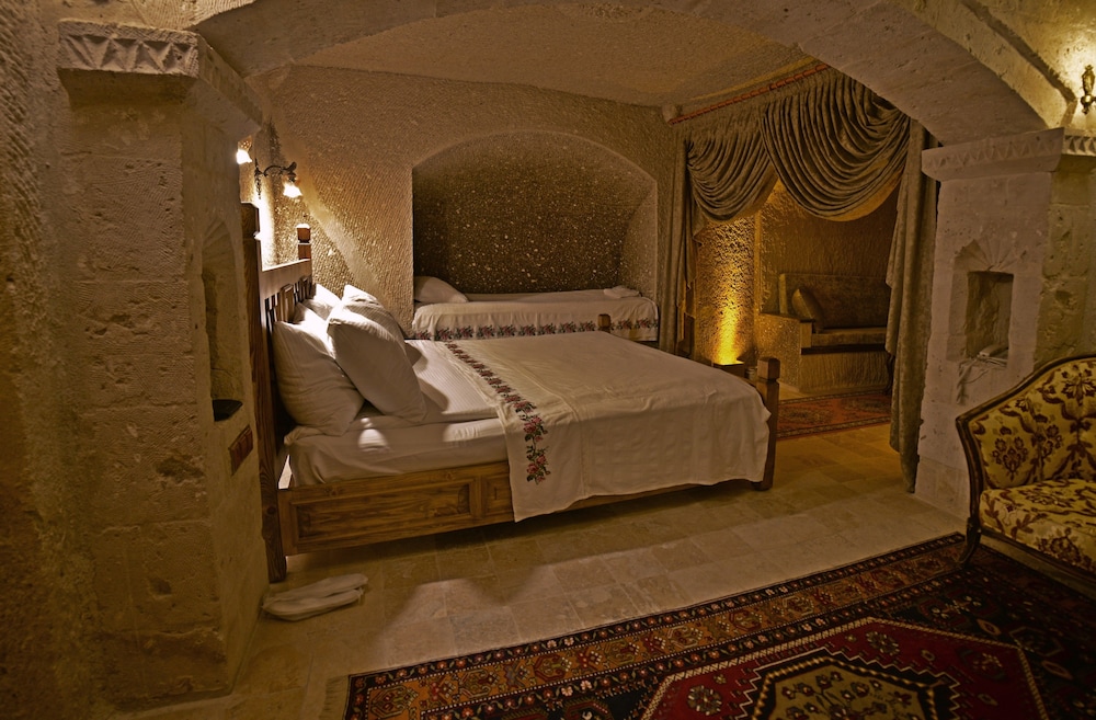 Grand Cave Suites