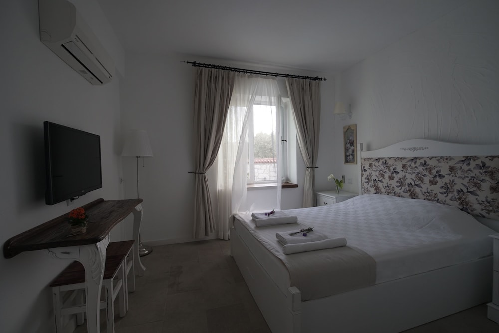 Tarcin Alacati Otel - Adults Only