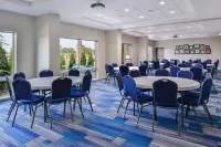 Holiday Inn Express & Suites Siloam Springs فنادق في Gentry