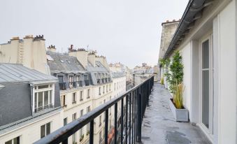 Galeries Lafayette Four-Bedroom and Two-Bath Fashion Apartment