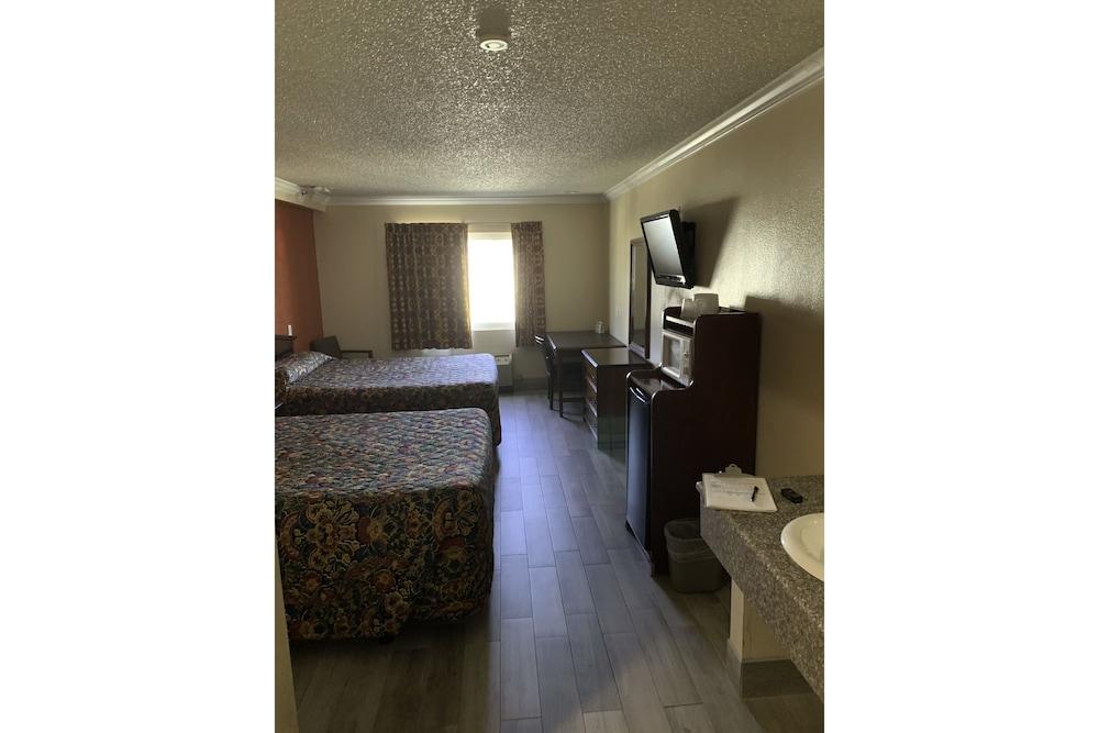 Passport Inn & Suites