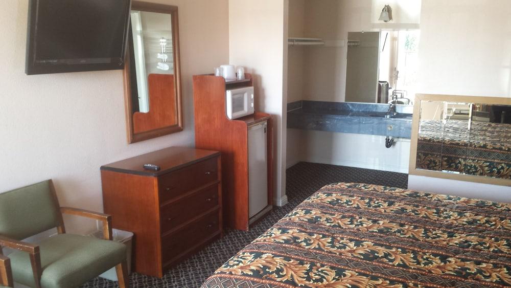 Passport Inn & Suites