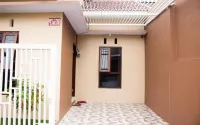 Homestay Villa Ijen - Four Bedroom Hotels in Glagah