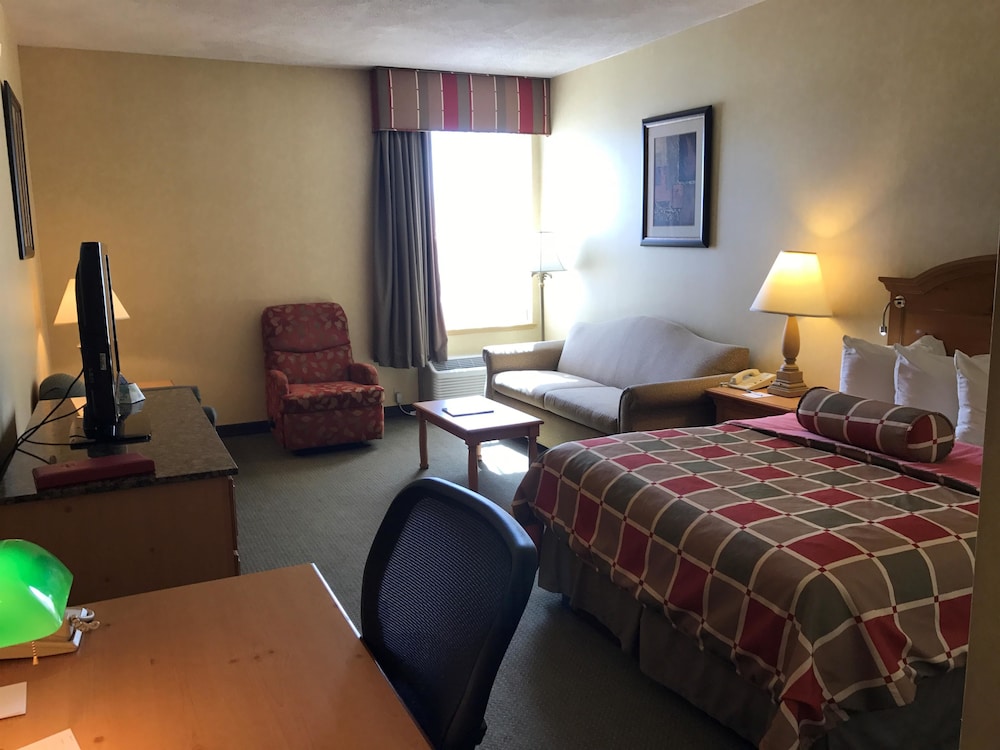 Best Western Plus Revere Inn & Suites