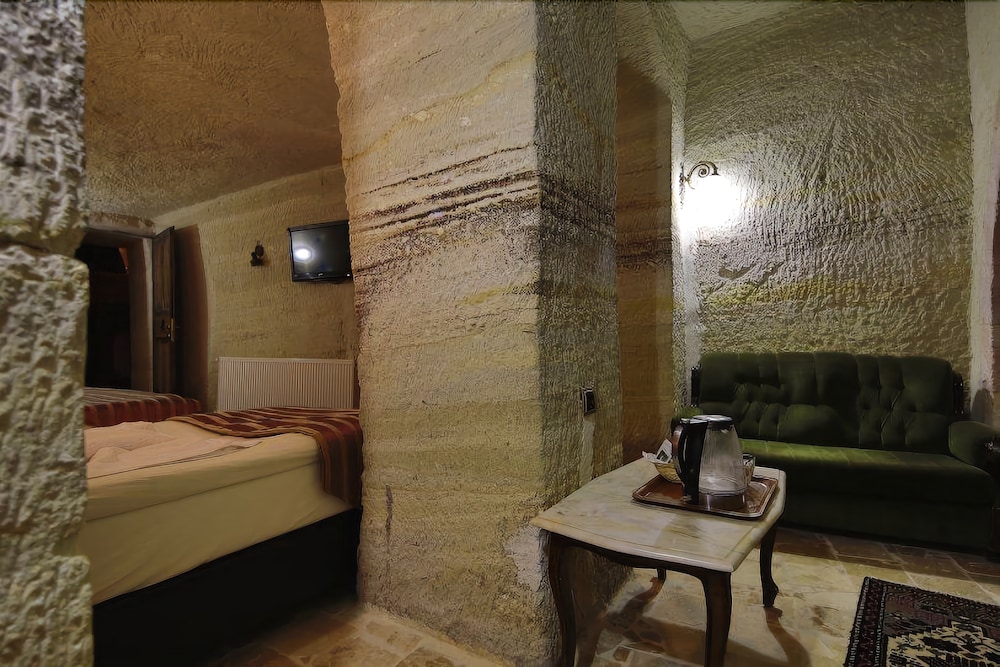 Kayatas Cave Suites