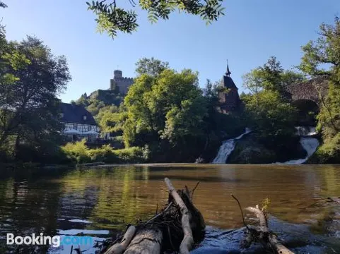城堡山弗里斯酒館及旅館