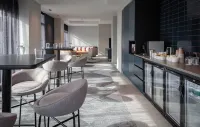 Holiday Inn LONDON - HEATHROW BATH ROAD by IHG - バー