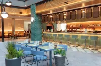 Holiday Inn LONDON - HEATHROW BATH ROAD by IHG - バー