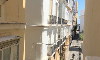 Mariam House - Housity