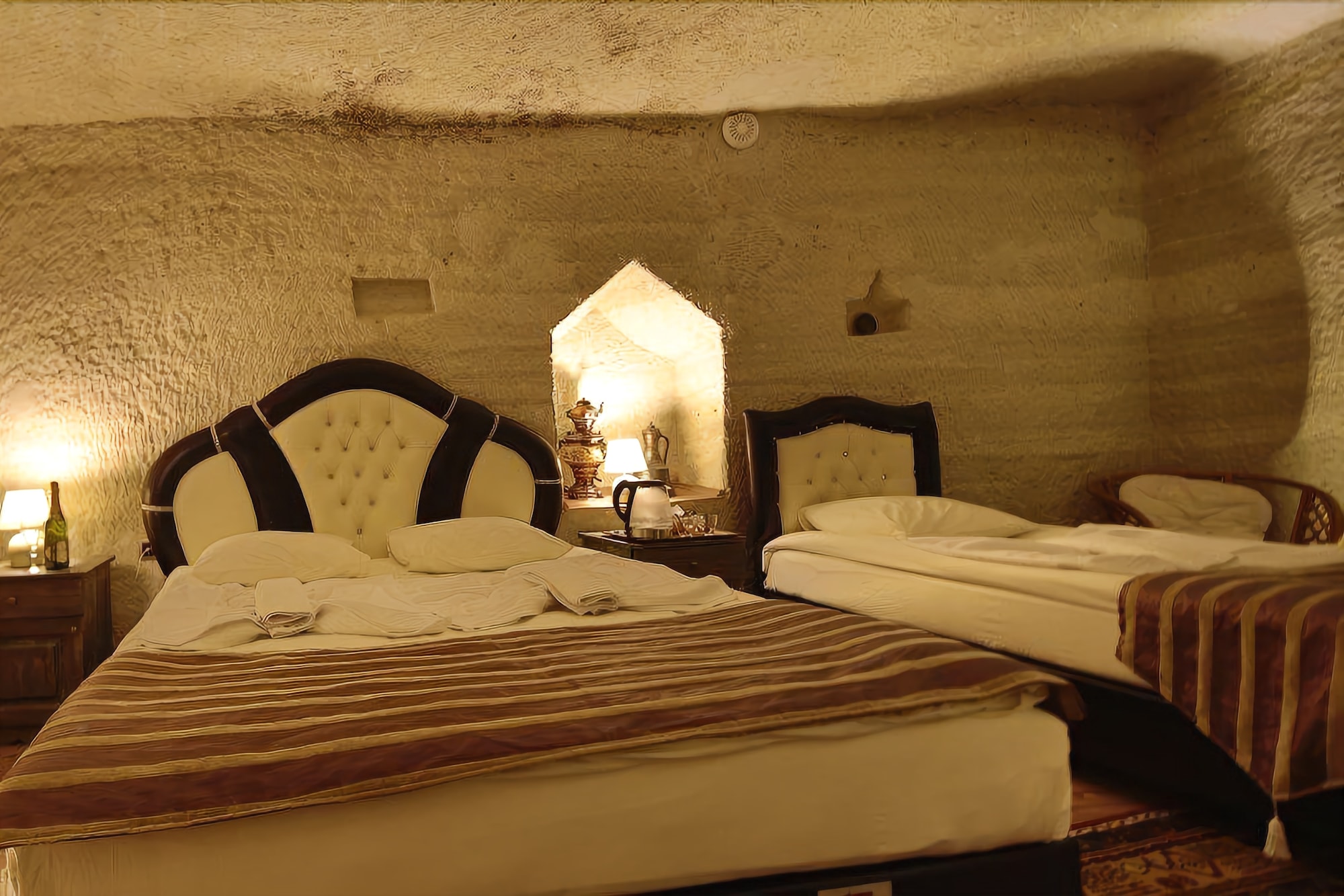 Kayatas Cave Suites