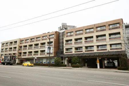 Atrium Hotel Vancouver Отели рядом с достопримечательностью «Коммершиал Драйв»