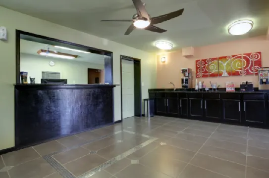 Econo Lodge Inn & Suites Enid South