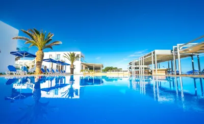 Adele Beach Hotel فنادق في Adelianos Kampos