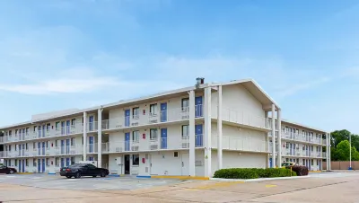 Super 6 Inn & Suites Baton Rouge Hotels in Westminster