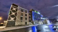 Holiday Inn Express & Suites Vaudreuil - Dorion Hotels in Valleyfield