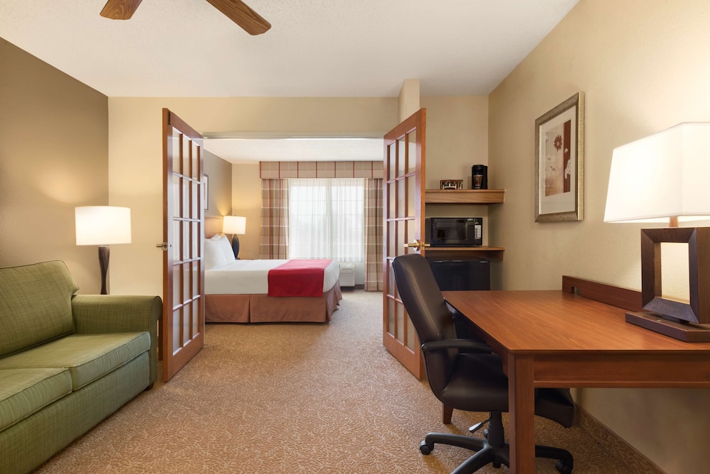 Country Inn & Suites by Radisson, Davenport, IA