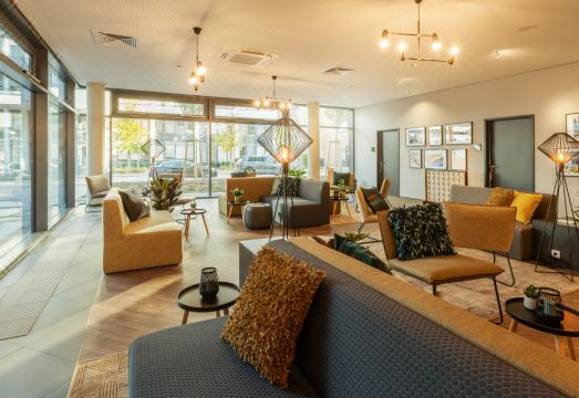 홀리데이 인 로비 라운지