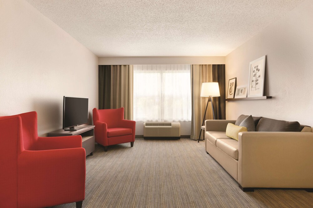 Country Inn & Suites by Radisson, Brooklyn Center, MN