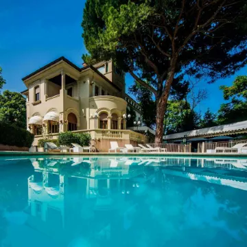 Hotel de La Ville Отели рядом с достопримечательностью «Mojito Beach Riccione»