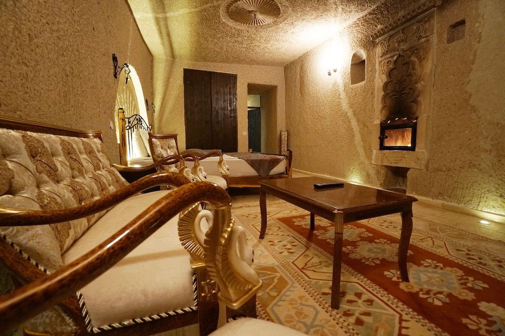 Roma Cave Suite