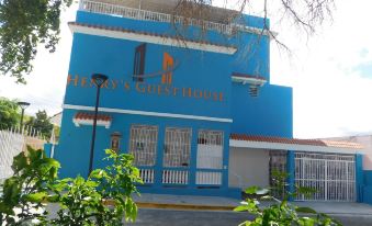 Henry's GuestHouse - Hostel