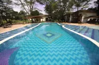 Hunters Lodge - Pool