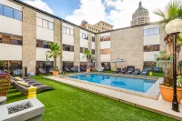 Riverwalk Plaza Hotels in San Antonio