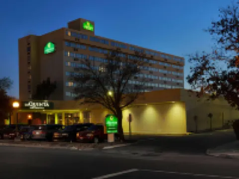 لا كينتا إن آند سويتس باي ويندام سيكوكس ميدولاندز فنادق في سيكوكس