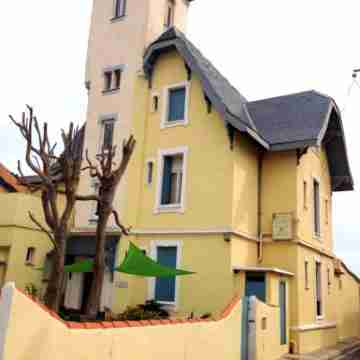 Le Chalet Hotel Exterior