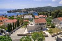 Villa Vjeka Cozy Family Retreat with Heated Pool, Brač Island - Biệt thự