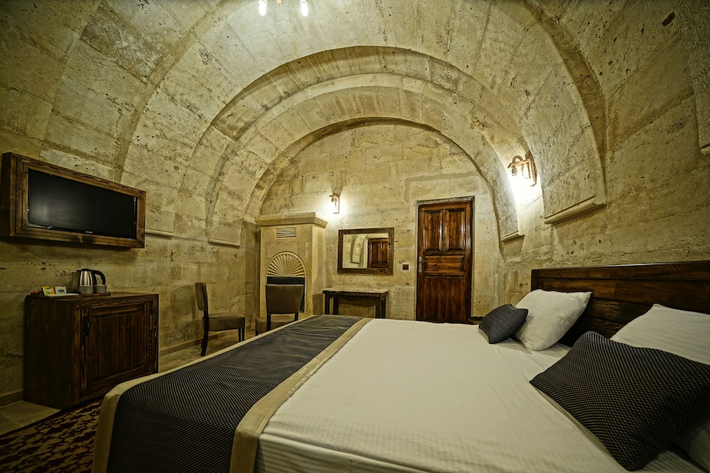 Castle Cave Hotel