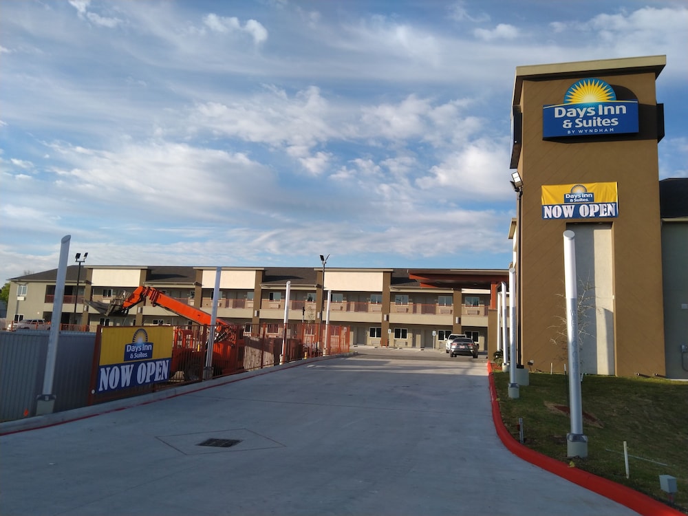 Days Inn & Suites by Wyndham Downtown/University of Houston