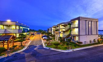 Muan Long Beach Resort