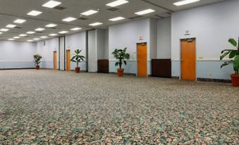 Days Inn & Suites by Wyndham Navarre - Near Beaches/Hurlburt