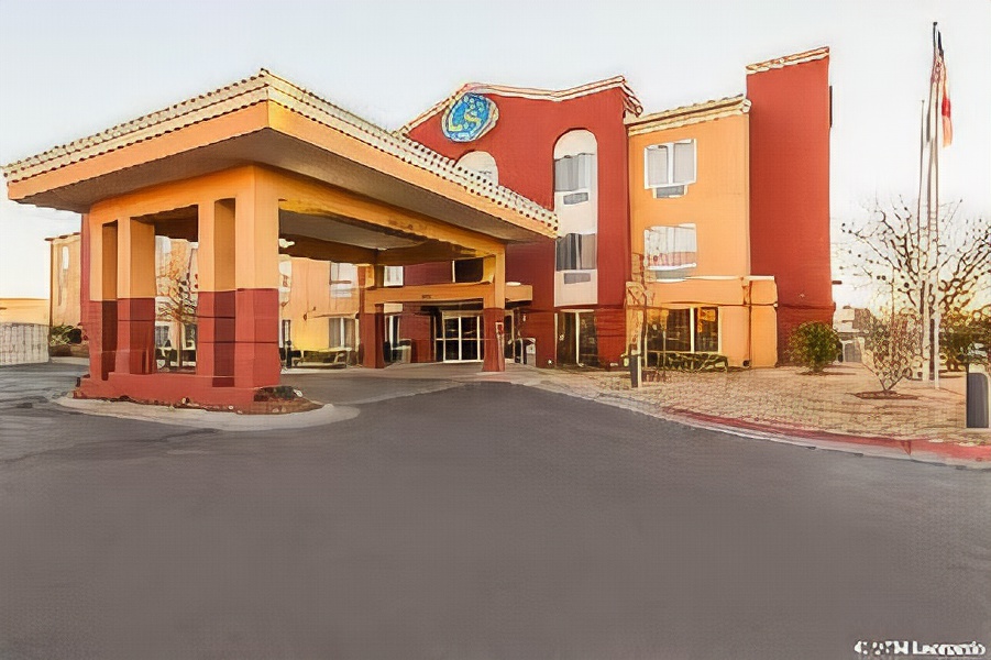 Comfort Suites Central / I-44