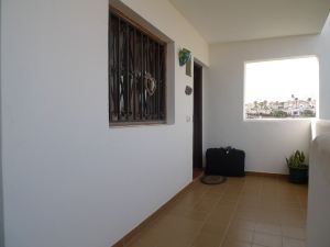 1 cama Apt impresionantes vistas al mar, puerto deportivo, golf y montaña. WiFi gratis, estacionamiento gratis