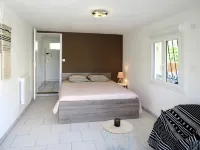 Les Chênes Hotels in Hourtin