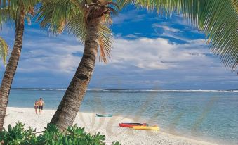 Motu Beachfront Art Villas