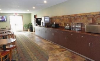 Canby Inn and Suites