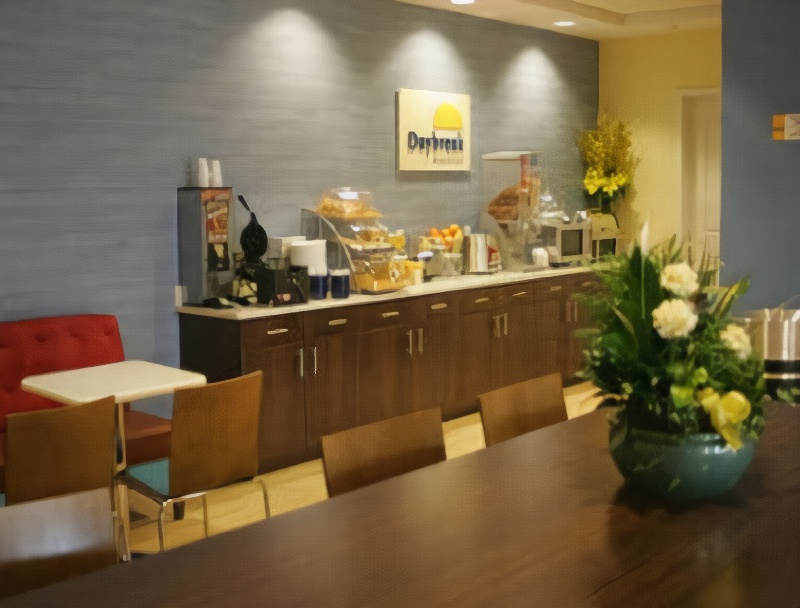 Days Inn & Suites by Wyndham Altoona