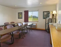 Super 8 by Wyndham Fairmont
