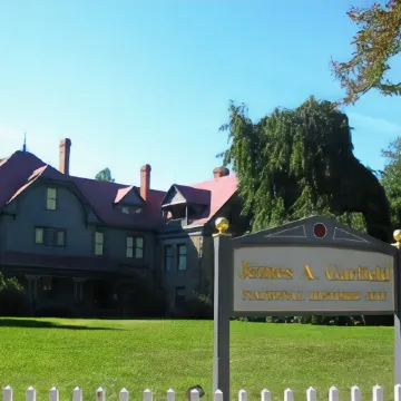 Best Western Plus Lawnfield Inn  Suites