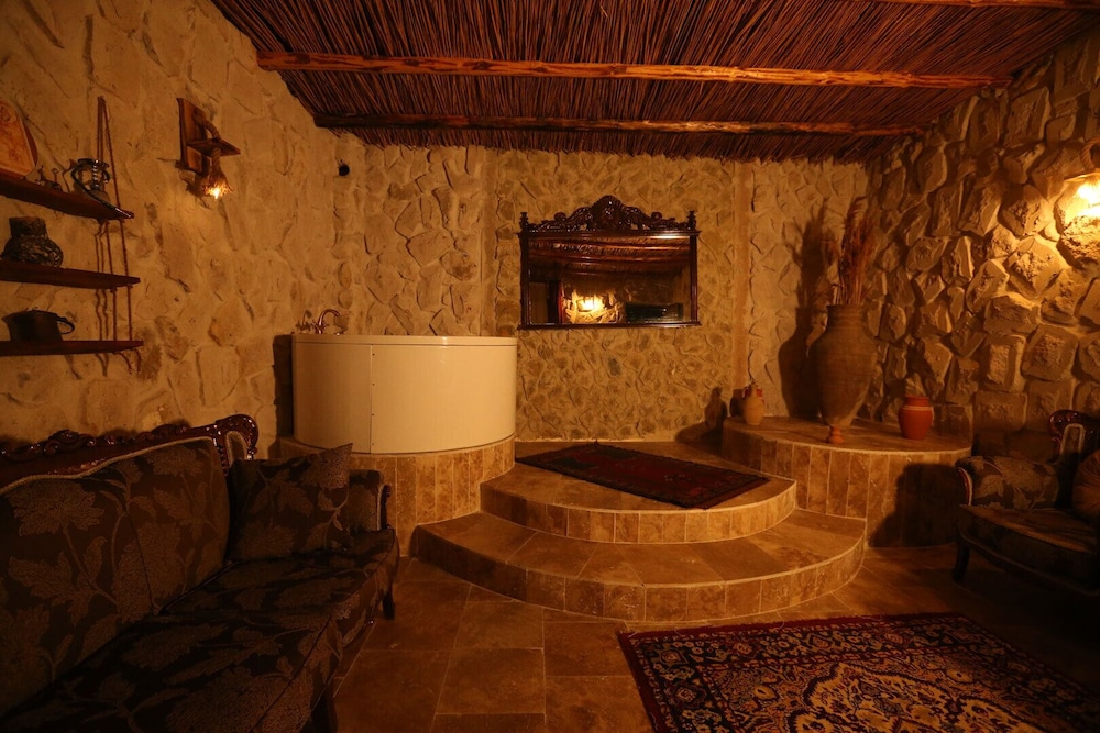 Nar Cave House